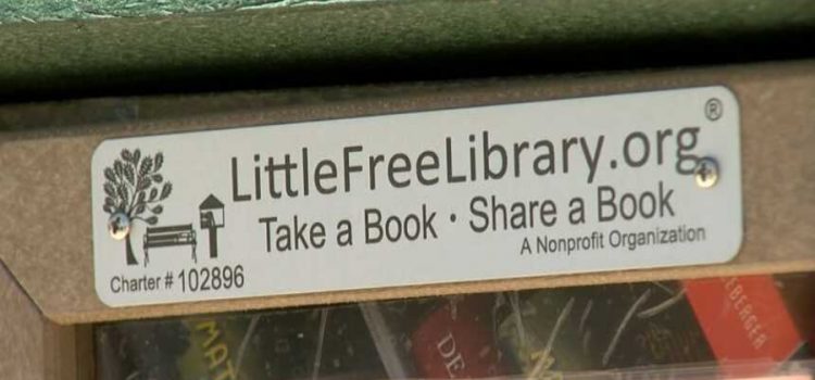 Maestra de Parkland Middle School reconocida por Little Free Library.