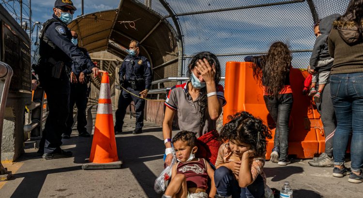Agosto ah dejado un gran número de familias cruzaron ilegalmente la frontera entre EE UU y México