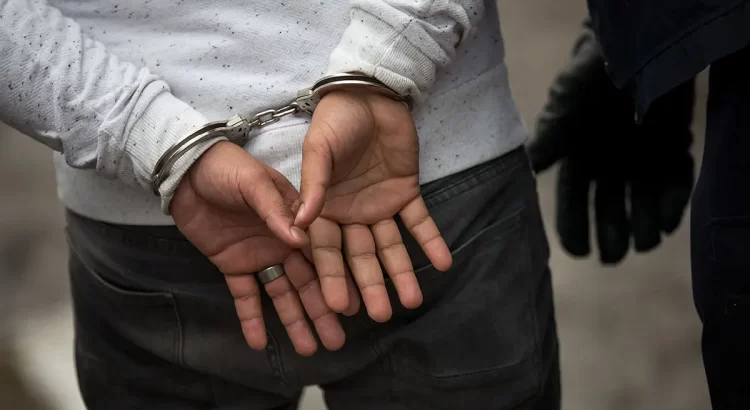 Agente de la Fiscalía General de la República de Juárez es arrestado por cruzar cocaína a El Paso