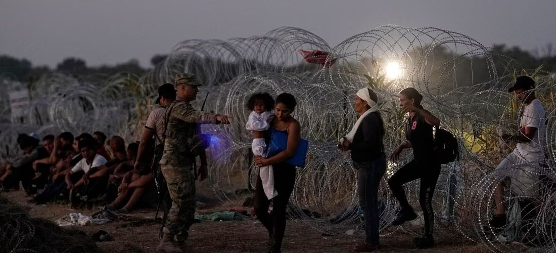 Texas cierra el cruce fronterizo para frenar el paso de migrantes Texas cierra el cruce fronterizo para frenar el paso de migrantes