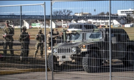 Texas anuncia la construcción de una base militar en la Frontera