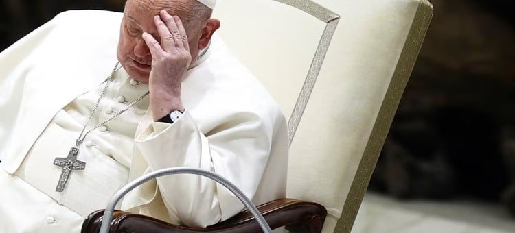 Papa Francisco continúa en estado crítico Papa Francisco continúa en estado crítico
