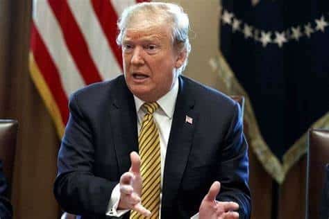 Donald Trump calcula aranceles del 25% a autos en abril