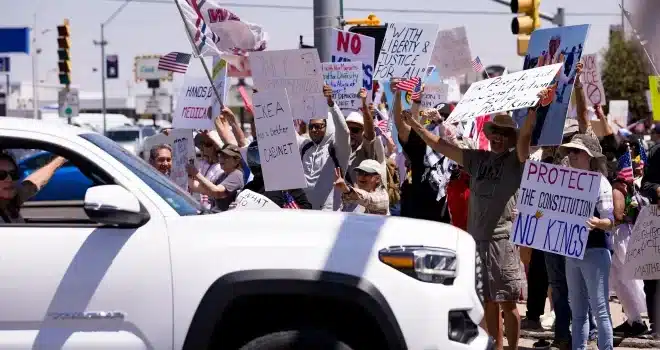 El Paso se suma a 1.600 protestas en todo el país bajo el lema ‘Good Trouble Lives On’ en honor a John Lewis
