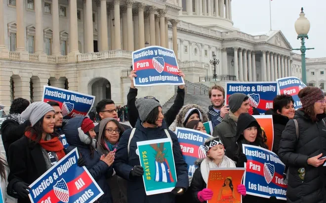 Grupos latinos acusan a Texas de “secuestrar la democracia” con un nuevo mapa electoral