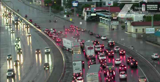 El Paso registra fuertes lluvias e inundaciones en carreteras