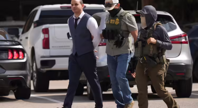 Texas se consolida como el líder de la cruzada antiinmigrante de Trump con 20.000 detenciones en cinco meses
