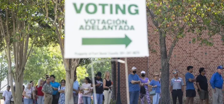 Departamento de Justicia presiona a Texas para que proporcione la lista de votantes registrados