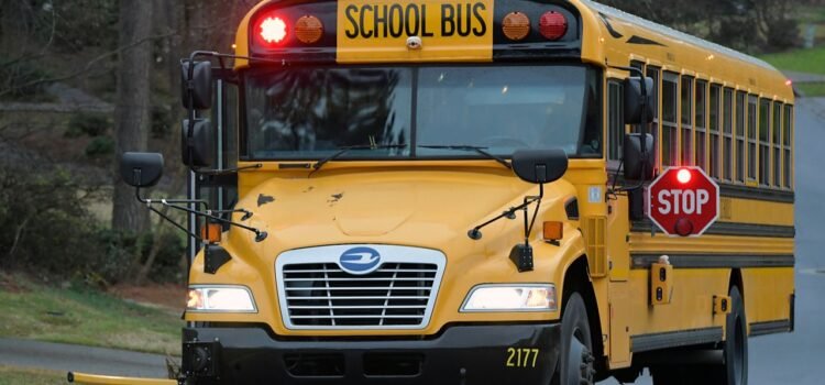 Departamento de Transporte del Distrito Escolar de San Antonio se adapta a necesidades de los estudiantes