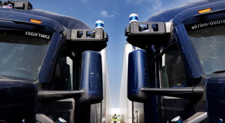 Texas detiene la emisión de licencias de conducir comerciales para ciertos inmigrantes Texas detiene la emisión de licencias de conducir comerciales para ciertos inmigrantes