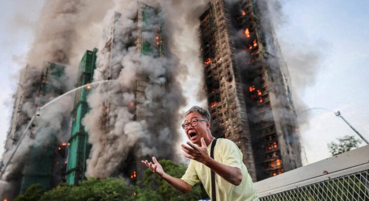 Los muertos por el incendio de Hong Kong ascienden a 128 y otras 200 personas siguen desaparecidas