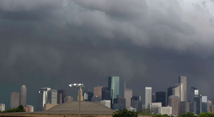 Texas se prepara para fuertes lluvias e inundaciones repentinas