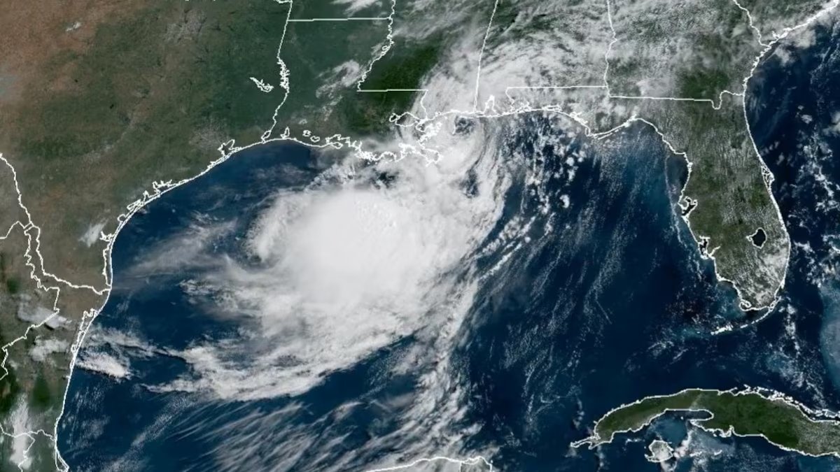La tormenta tropical Bertha avanza hacia Texas tras rozar la costa de Luisiana